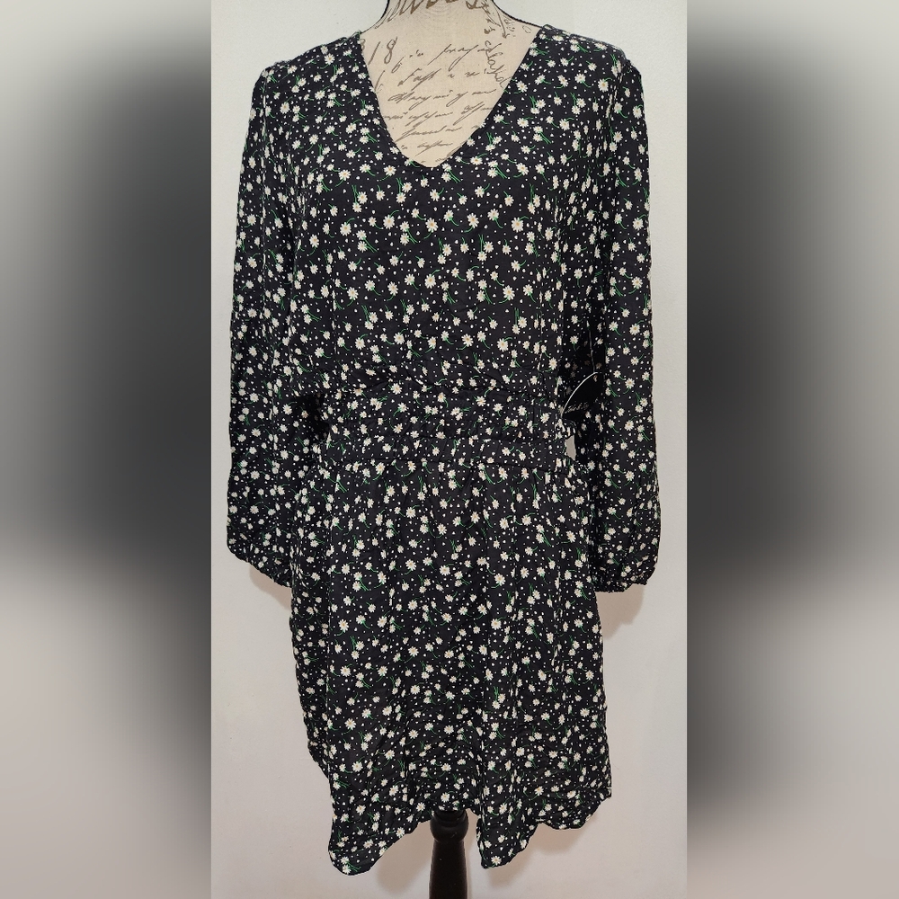 NWT Black Daisy Cutout Dress With Long Sleeves. Jolie & Joy. Summer. Fun. Flirty